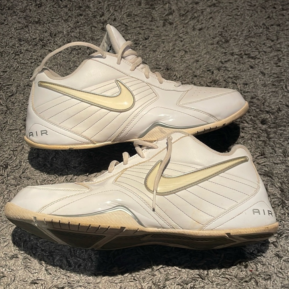 Nike air baseline low